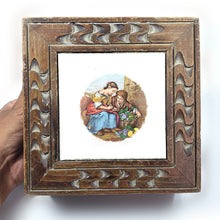 Cargar imagen en el visor de la galería, Antigua Caja Coleccionable Madera Tallada Mosaico Campesinos