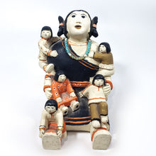 Cargar imagen en el visor de la galería, Antigua Escultura Pequeña Mujer Tradicional Hopi Artesanía