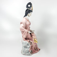 Cargar imagen en el visor de la galería, Antigua Escultura Geisha Porcelana Japonesa Kisaeng Coreana
