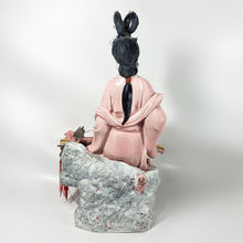 Cargar imagen en el visor de la galería, Antigua Escultura Geisha Porcelana Japonesa Kisaeng Coreana