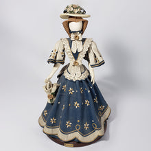 Cargar imagen en el visor de la galería, Antigua Artesanía Lujo Muñeca Sin Rostro República Dominicana