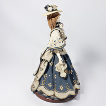 Cargar imagen en el visor de la galería, Antigua Artesanía Lujo Muñeca Sin Rostro República Dominicana