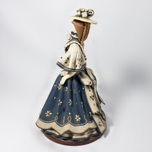 Cargar imagen en el visor de la galería, Antigua Artesanía Lujo Muñeca Sin Rostro República Dominicana