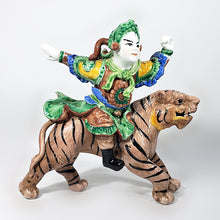 Cargar imagen en el visor de la galería, Antigua Escultura Porcelana Guerrero Chino Tigre Vintage