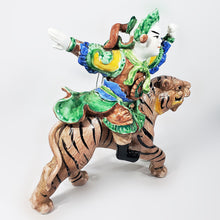 Cargar imagen en el visor de la galería, Antigua Escultura Porcelana Guerrero Chino Tigre Vintage