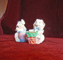 Cargar imagen en el visor de la galería, Par de Portavelas de Conejitos dePascua en Pasta