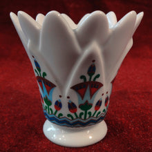 Cargar imagen en el visor de la galería, Recipiente Elizabeth Arden (papyrus Candle)