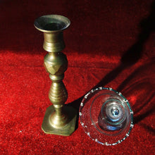 Cargar imagen en el visor de la galería, Portavelas De Bronce Con Pantalla De Cristal