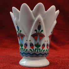 Cargar imagen en el visor de la galería, Recipiente Elizabeth Arden (papyrus Candle)