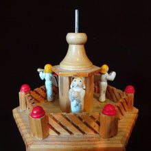 Cargar imagen en el visor de la galería, Belén Giratorio Alemán De Madera