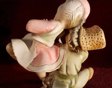 Cargar imagen en el visor de la galería, Antiguo Adorno Figura Pareja Baile Tradicional Ruso