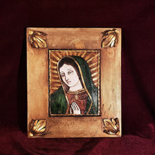 Cargar imagen en el visor de la galería, Recuadro Virgen María En Pasta Y Madera