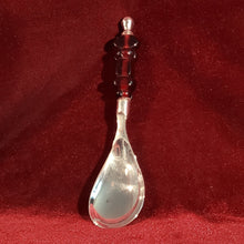 Cargar imagen en el visor de la galería, Cuchara Sopera Antigua Con Mango De Vidrio Ámbar