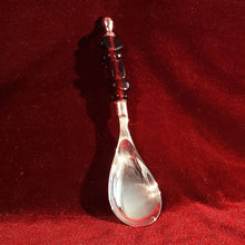 Cargar imagen en el visor de la galería, Cuchara Sopera Antigua Con Mango De Vidrio Ámbar