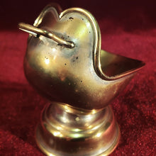 Cargar imagen en el visor de la galería, Recipiente Para Cenizas Antiguo, De Latón