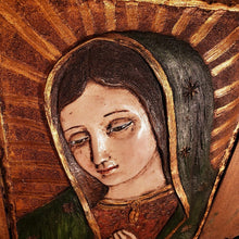 Cargar imagen en el visor de la galería, Recuadro Virgen María En Pasta Y Madera