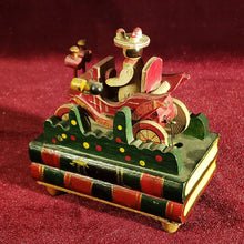 Cargar imagen en el visor de la galería, Figura Musical Antigua De Madera, Con Movimiento