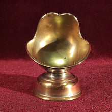 Cargar imagen en el visor de la galería, Recipiente Para Cenizas Antiguo, De Latón