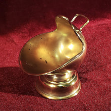 Cargar imagen en el visor de la galería, Recipiente Para Cenizas Antiguo, De Latón