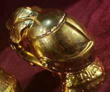 Cargar imagen en el visor de la galería, Tarros Coleccionables Medieval Times 2001, Color Dorado