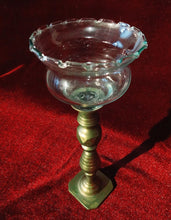 Cargar imagen en el visor de la galería, Portavelas De Bronce Con Pantalla De Cristal