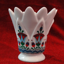 Cargar imagen en el visor de la galería, Recipiente Elizabeth Arden (papyrus Candle)