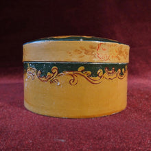 Cargar imagen en el visor de la galería, Caja Con 8 Platos Pequeños De Papel Mache Japoneses De 1950