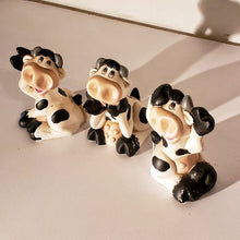 Cargar imagen en el visor de la galería, Juego De 3 Vaquitas Decorativas (simulando Monos Sabios)