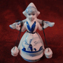 Cargar imagen en el visor de la galería, Campana Porcelana Holandesa De Campesina