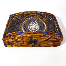 Cargar imagen en el visor de la galería, Caja Cofre Artesanal Vintage Canutillo Chaquira Oriental