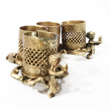 Cargar imagen en el visor de la galería, Antigua Base Labiales Metal Filigrana Querubines 70s Vintage