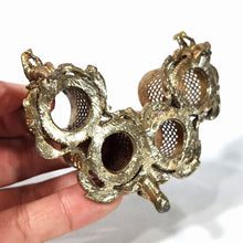 Cargar imagen en el visor de la galería, Antigua Base Labiales Metal Filigrana Querubines 70s Vintage