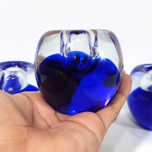 Cargar imagen en el visor de la galería, Juego 5 Portavelas Cristal Soplado Azul Vintage Candelabro 80s