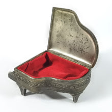 Cargar imagen en el visor de la galería, Antiguo Alhajero Piano Metálico Rosas Joyero Vintage 50s