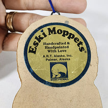 Cargar imagen en el visor de la galería, Ornamento Vintage Colgante Navidad Inuit Alaska Eski Moppets