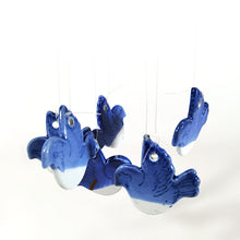 Cargar imagen en el visor de la galería, Antigua Campana Viento Cerámica Azul Aves Vintage Retro