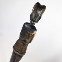 Cargar imagen en el visor de la galería, Antigua Escultura Africana Madera Tallada Mano Vintage 50 cm