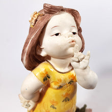Cargar imagen en el visor de la galería, Antigua Figura Hummel Coleccionable Niña Shh Silencio