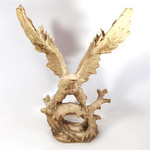 Cargar imagen en el visor de la galería, Antigua Estatua Águila Majestuosa Figura Resina Vintage 70s