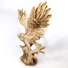 Cargar imagen en el visor de la galería, Antigua Estatua Águila Majestuosa Figura Resina Vintage 70s