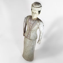 Cargar imagen en el visor de la galería, Antigua Estatua Figura Madera Tallada Hombre Tradicional