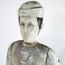 Cargar imagen en el visor de la galería, Antigua Estatua Figura Madera Tallada Hombre Tradicional