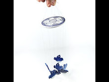 Cargar y reproducir el video en el visor de la galería, Antigua Campana Viento Cerámica Azul Aves Vintage Retro