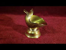 Cargar y reproducir el video en el visor de la galería, Recipiente Para Cenizas Antiguo, De Latón