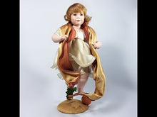 Cargar y reproducir el video en el visor de la galería, Muñeca Porcelana Coleccionable Angel Cosecha Wicca Vintage