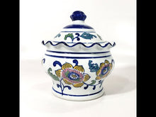 Cargar y reproducir el video en el visor de la galería, Antiguo Recipiente Dulcero De Porcelana China Con Tapa