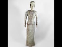Cargar y reproducir el video en el visor de la galería, Antigua Estatua Figura Madera Tallada Hombre Tradicional