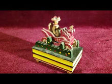 Cargar y reproducir el video en el visor de la galería, Figura Musical Antigua De Madera, Con Movimiento