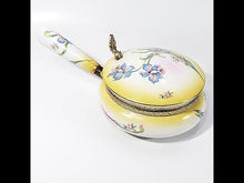 Cargar y reproducir el video en el visor de la galería, Antiguo Recolector Migajas Porcelana Silent Butler Vintage
