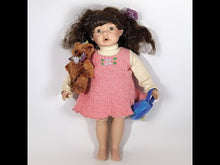Cargar y reproducir el video en el visor de la galería, Antigua Muñeca Porcelana Osito Peluche Vintage Collecionable
